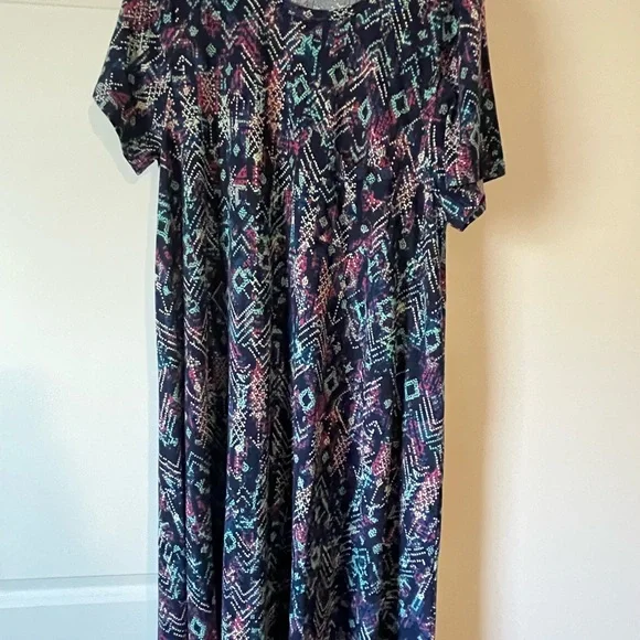 LuLaRoe Carly High Low Dress - Multicolor Pattern - Picture 1 of 2
